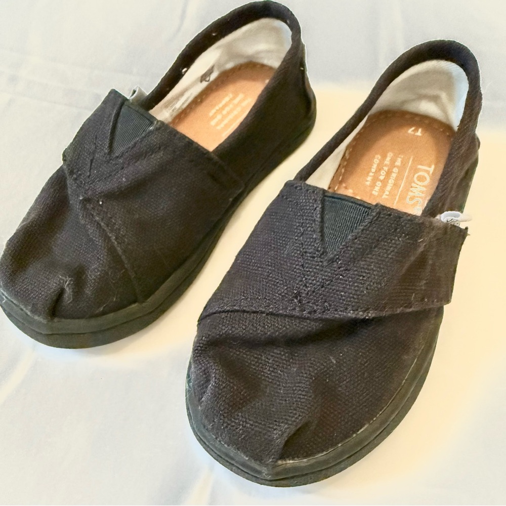 TOMS Toddler Black Classic Shoes Size 7